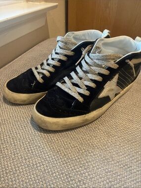 Golden Goose Black and Gold Mid Star